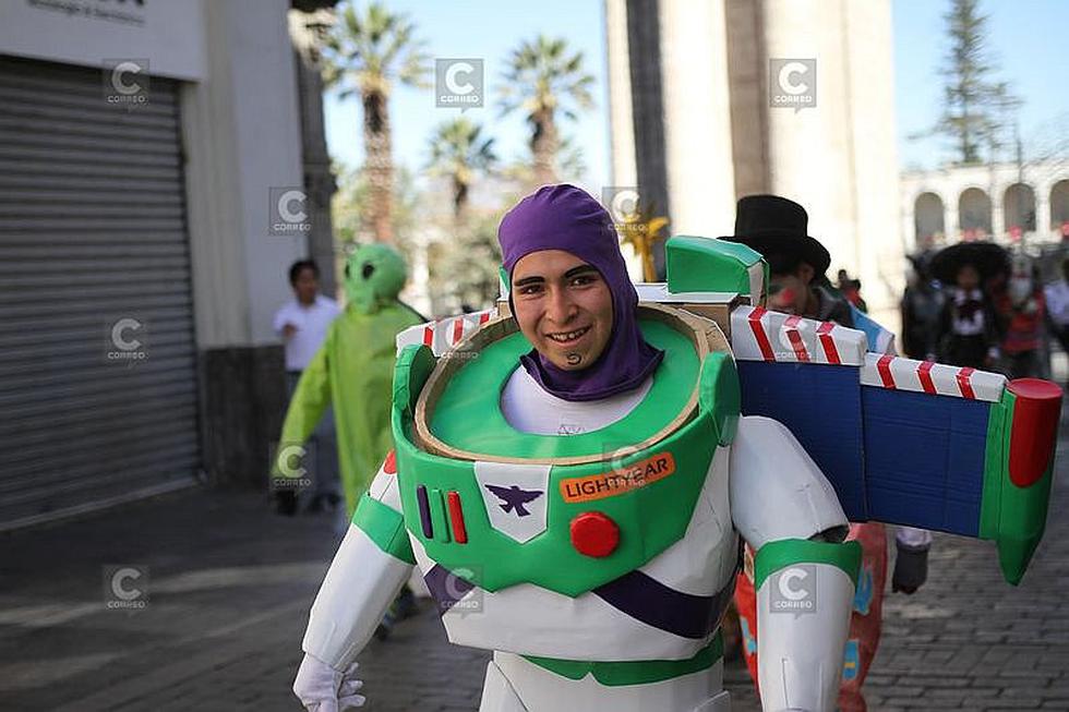 Niños y adolescentes desfilaron con trajes hecho con material reciclado en  la Plaza de Armas (FOTOS) | EDICION | CORREO