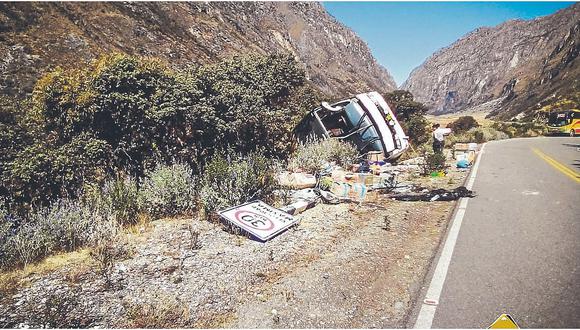 Un muerto y nueve heridos deja despiste de ómnibus en la carretera Carhuaz-Chacas