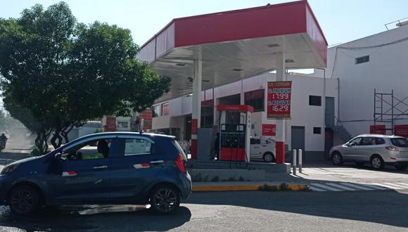 Los precios de los combustibles en diversos puntos de la ciudad Arequipa. (Foto: Difusión)
