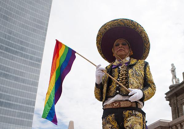 México: Gays celebran que se abra la puerta a su matrimonio 