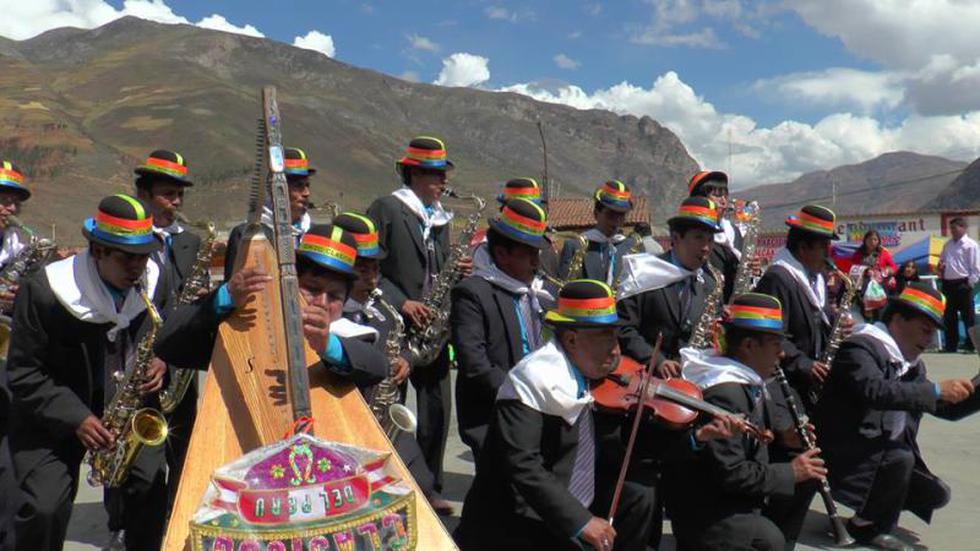 Orquestas hacen bailar a miles que visitan Muruhuay 