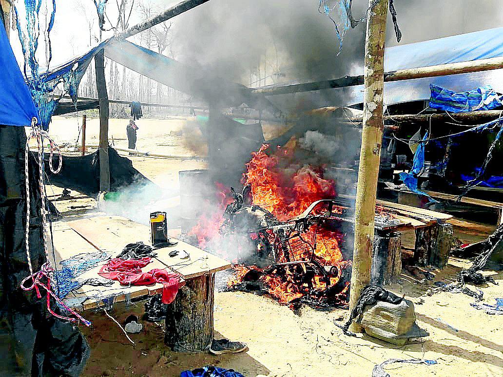Diez campamentos y equipos mineros ilegales fueron quemados en Lampa