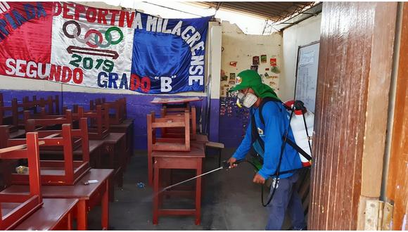Fumigan colegios en centros educativos de Huanchaco 