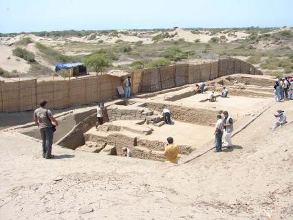 Hallan tumba en complejo arqueológico de Chotuna