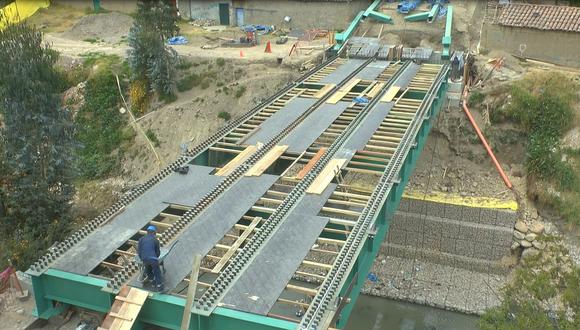 ​MPH instala estructura metálica del puente Incontrastable 