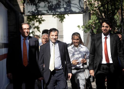 Senadores chilenos esperarán fallo en Arica