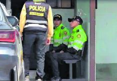 Huancayo: policías conducen a un intervenido al agente bancario para exigirle coima de 400 soles