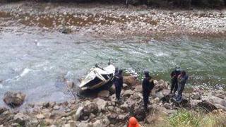 Huánuco: Amigos salen a pescar y al volver a su trabajo mueren en auto que cayó a abismo 