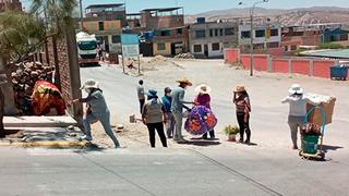 Retiran a comerciantes que se instalaban al exterior del cementerio en Mariano Melgar