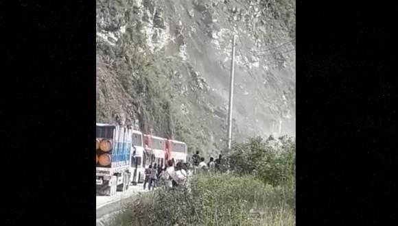 Reportan deslizamiento de piedras en carretera de Huánuco (VIDEO)