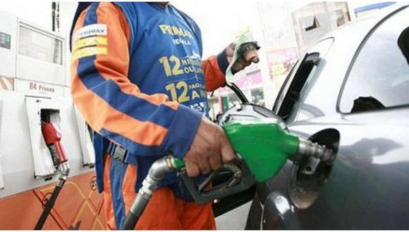 Bajan los precios de los combustibles ante el retroceso del petróleo