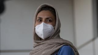 Profesora de Afganistán al llegar a Chile: “Me cuesta creer que estoy a salvo”