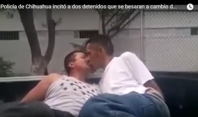 Youtube: Policías obligaron a detenidos a besarse para liberarlos (VIDEO)