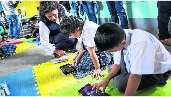 Más de 75,000 escolares de la región se benefician con programa digital