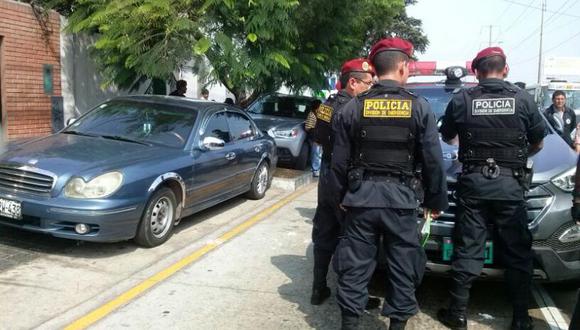 Surco: Hombre muere por disparo en el pecho dentro de vehículo