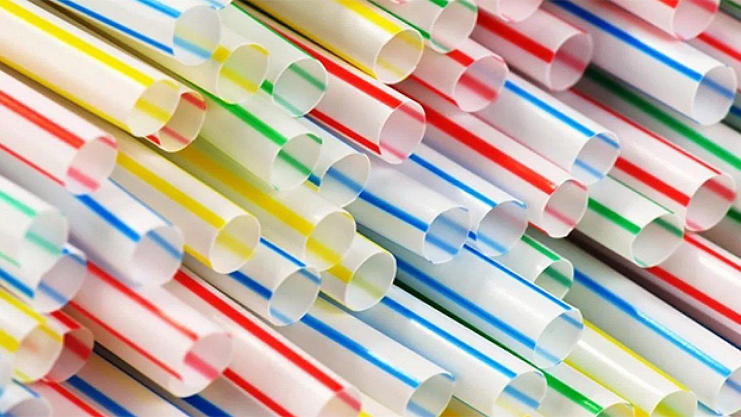 Reconocida empresa internacional anuncia el fin de las cañitas de plástico en sus productos