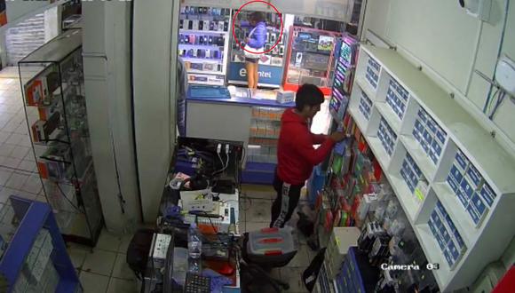 Trabajadora enfrenta a ladrona y recupera celular sustraído en Chincha.