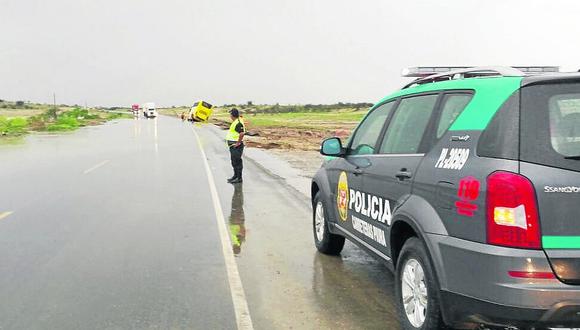 Chiclayo: Bus interprovincial cae en badén y pasajeros salvan de morir