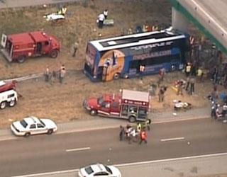 EE.UU.: Bus se estrella y deja 1 persona muerta y 20 heridas