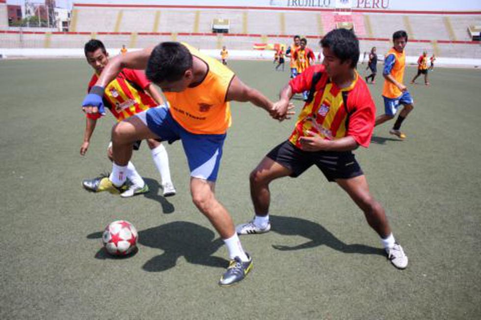 Carlos Tenaud presenta plantel del 2013