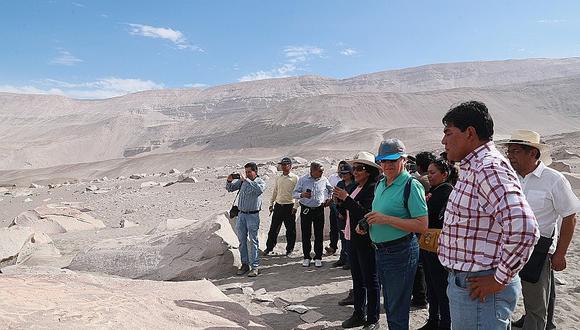 Misión de la Unesco visitó petroglifos de Toro Muerto