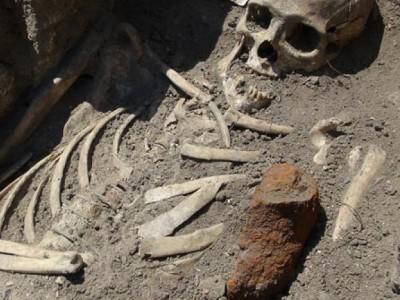 Arqueólogos hallan restos de hombre asesinado por "vampiro" en la época medieval