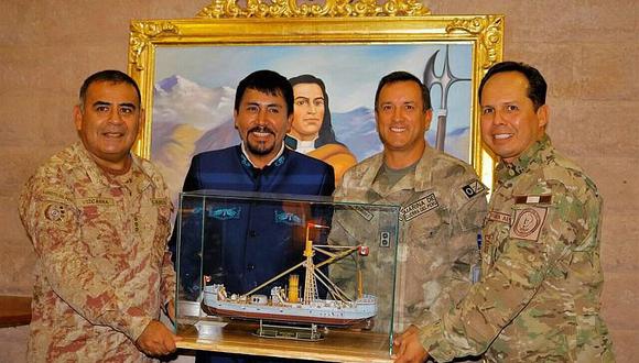 ​Gobernador presenta maqueta a La Marina para construir réplica del Huáscar