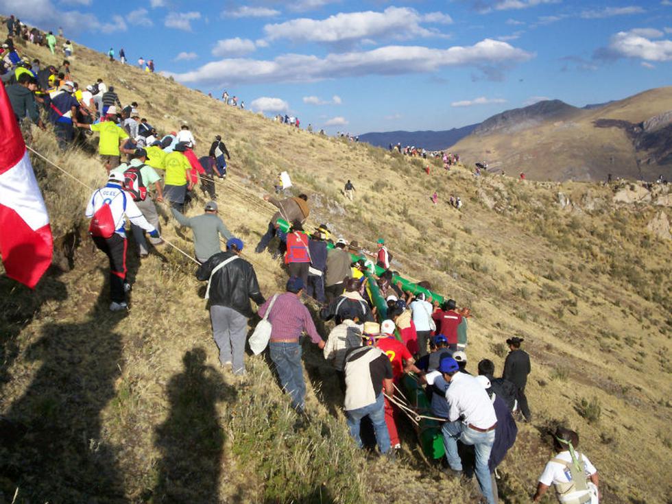 Población realiza tradicional Bajada de Cruces (FOTOS)