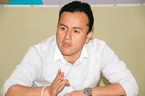 Richard Acuña pide evaluar aumento de sueldo de congresistas 