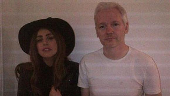 Lady Gaga  visita a Julian Assange