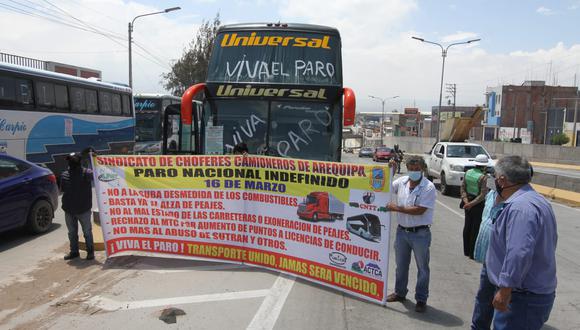 En su mayoría eran conductores interprovinciales quienes afirmaron que participarán de un paro nacional indefinido este 16 de marzo (FOTO: Leonardo Cuito)
