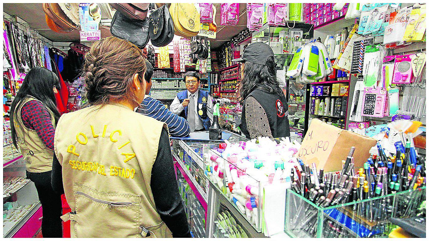 Huancayo: Policía incauta cosméticos 'bamba' y vencidos 