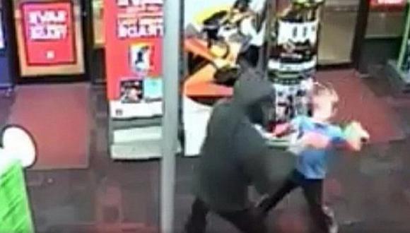Niño de 7 años intenta detener robo en una tienda de videojuegos (VIDEO)