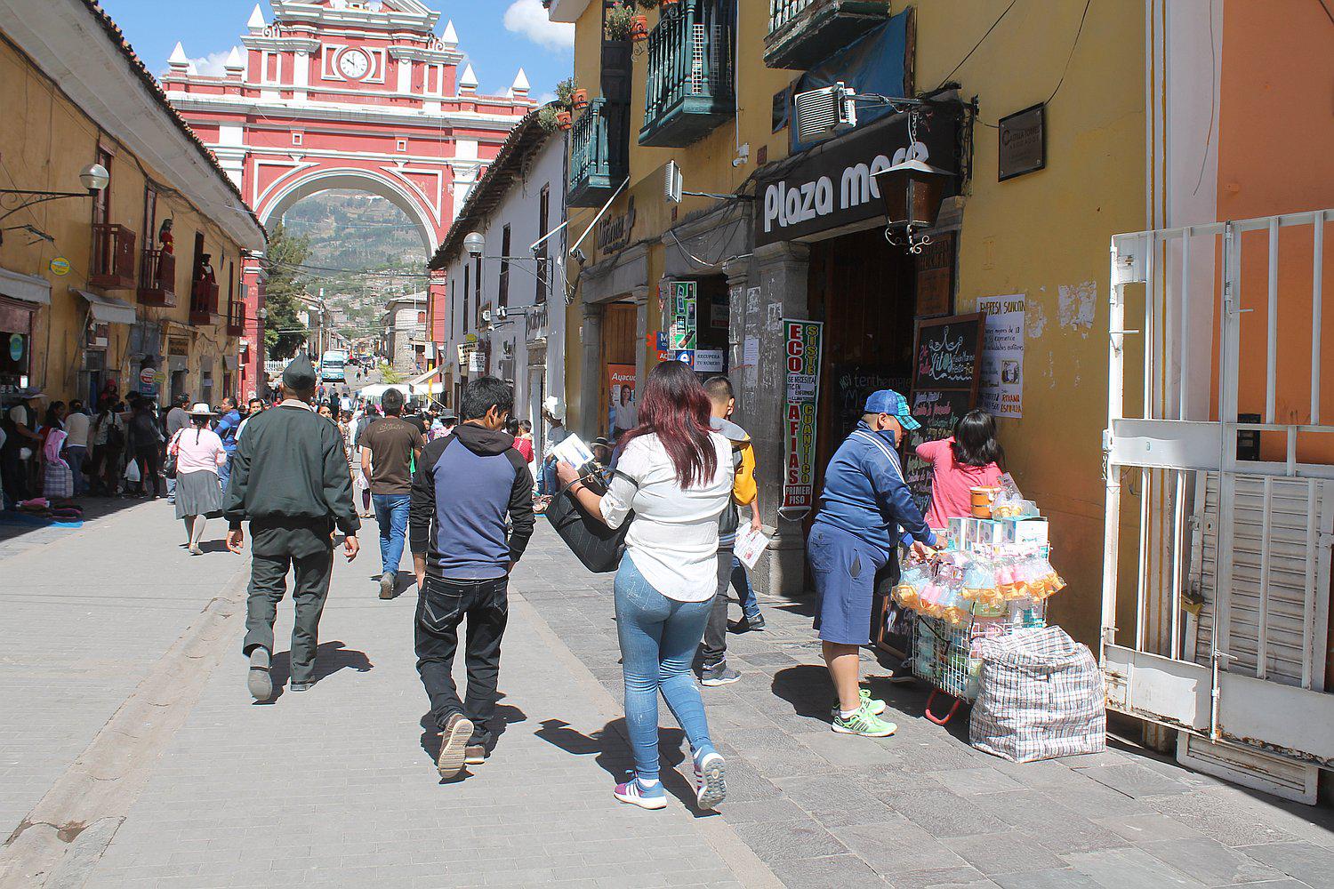 Ayacucho tiene 27 mil jóvenes 'Ninis' que no estudian ni trabajan