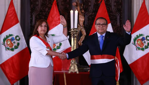 Dina Boluarte tomó juramento a Alberto Otárola como presidente del Consejo de Ministros