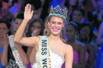 Aparecen fotos de Miss Mundo desnuda