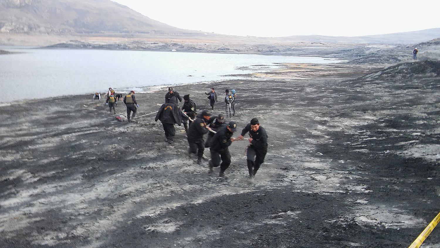 Menores hallan cadáver NN a orillas de  laguna  Yanamate