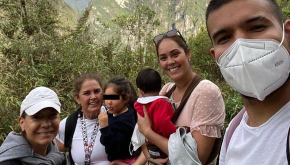 Karen Schwarz y Ezio Oliva viajaron hace cinco días a Cusco. A diario comparten sus actividades familiares.  (Foto: Instagram / @karenschwarzespinoza).