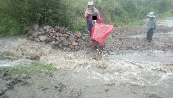 Julcán: Niños se quedan varados por intensas lluvias  