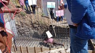 Vecino en Huancayo se amarra a obra en construcción reclamando acceso a su vivienda 