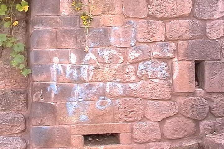 Cusco: Denuncian nuevas pintas en muros incas