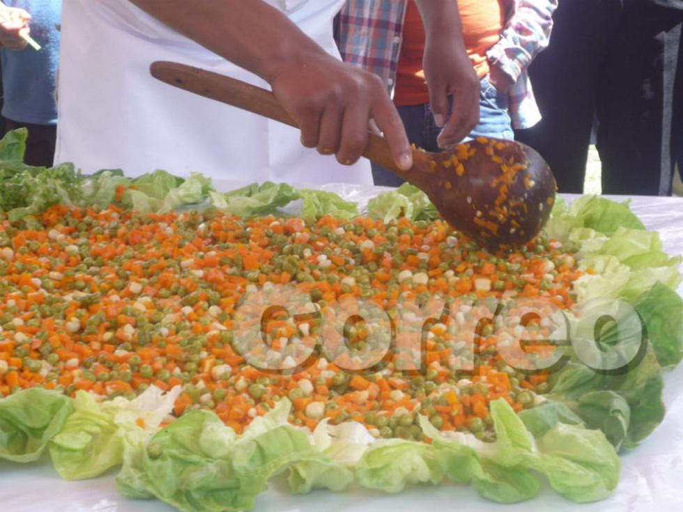 Presentan la ensalada más grande del mundo (FOTOS)