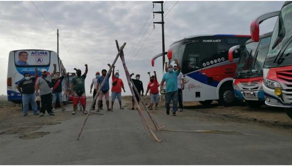 Choferes bloquean tramo en la provincia de Trujillo y Virú e impiden tránsito al norte del país. (Foto: Televalle Cartavio)