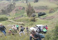 Milagro, auto cae a abismo de 250 metros y chofer vive en Huancavelica