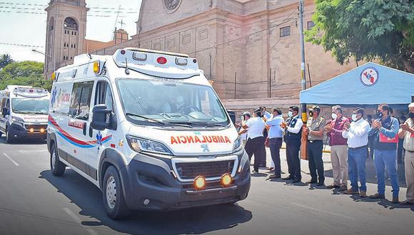 Presentación de vehículos de emergencia se cumplió en la plaza Juan Pablo II. (Foto: Difusión)