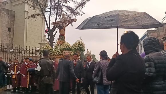 Procesión del Cristo de la Caridad se realizó en Arequipa pese a la intensa lluvia. (Foto: GEC)