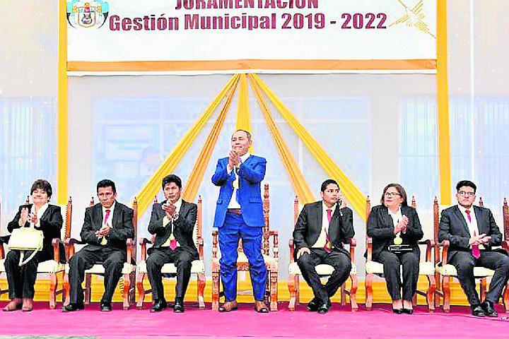 Julio Elías juramentó como nuevo alcalde de Nasca
