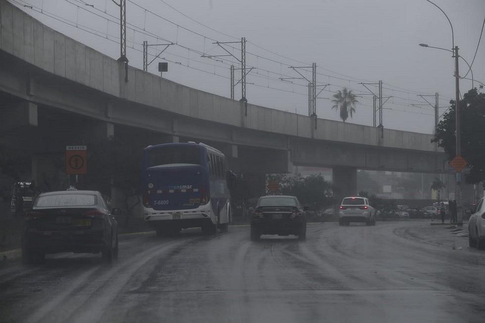 Lima: Neblina e intensa llovizna se registra en la capital (FOTOS)