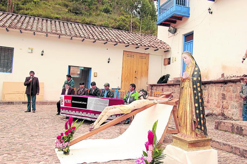 Santos vuelven a sus templos