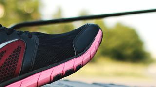 Cómo reparar las zapatillas deportivas rotas en la punta: truco paso a paso